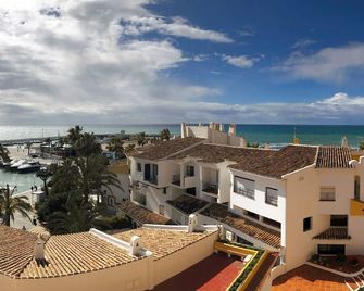 Apartment with secure underground parking - Marbella - Edifici