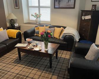 Awelon Holiday Cottage sleeps 10, Hot Tub, Log Burner, North Wales, Porthmadog - Porthmadog - Living room