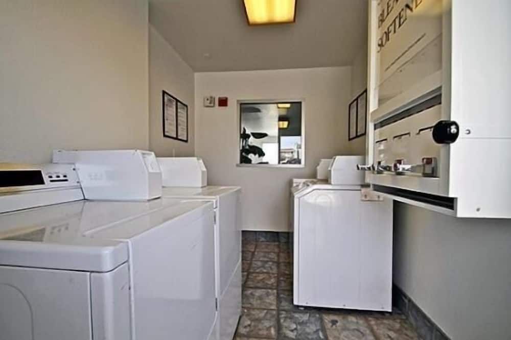 Hilltop Inn & Suites - Victorville - Lavanderia