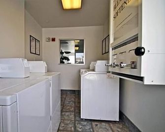 Hilltop Inn & Suites - Victorville - Lavanderia