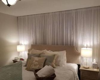 Lyle And Taylor Present- The Comfort Is Amazing!! - Bourbonnais
