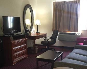 Osceola Grand Hotel - Evart - Living room