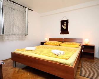 Apartments by the sea Drvenik Donja vala, Makarska - 6658 - Drvenik - Bedroom