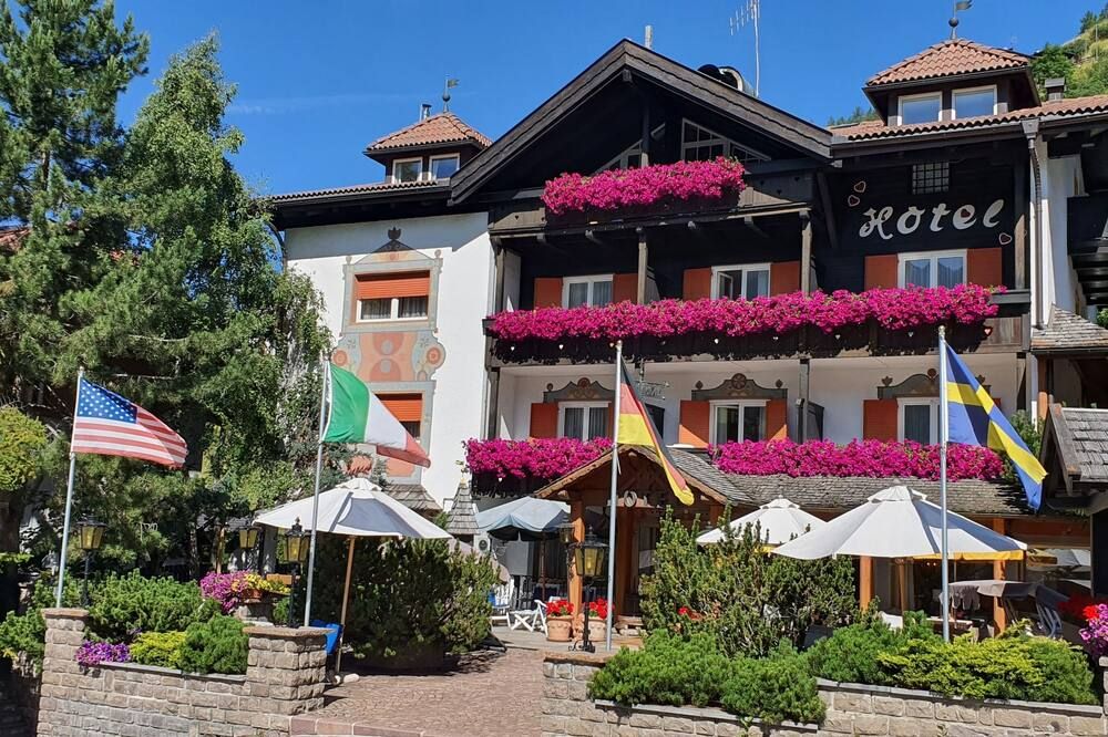 Villa Martha Vintage Hotel-B&b - סנטה כריסטינה ואלגרדנה - בניין