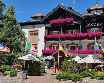 Villa Martha Vintage Hotel-B&b - סנטה כריסטינה ואלגרדנה - בניין