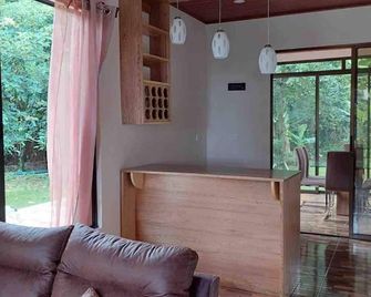 Quiet Miravalles Volcano Farm House - Guayabo - Front desk