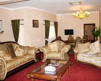 Imperial Royale Hotel - Kampala - Living room