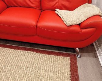 The Nestled Nook Studio Apartment - Bartow - Living room
