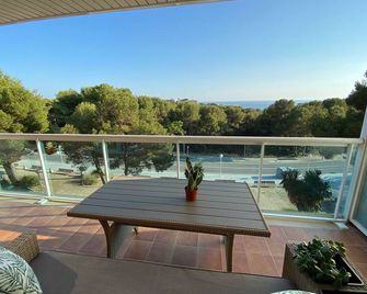 Tranquilo Apartamento con Vistas al mar y Piscina en Cap Salou - Calafat - Balcón