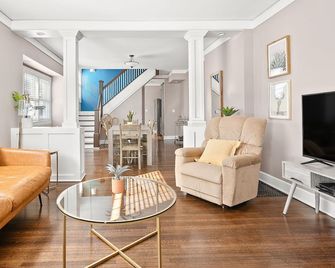 Adorable Broad Ripple Duplex - Indianápolis - Sala de estar
