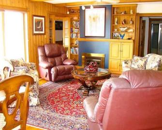 Stunning View From This Stylish 2 Bedroom Waterfront Cottage! - Sauble Beach