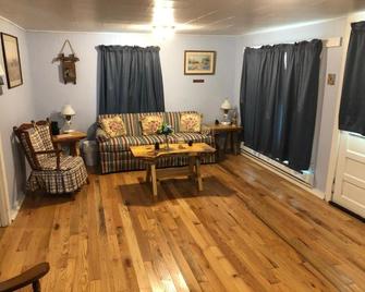 Cochran Farm House - Bryson City - Living room