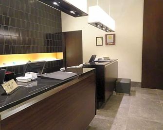 Hotel Toyota Castle - Toyota - Front desk