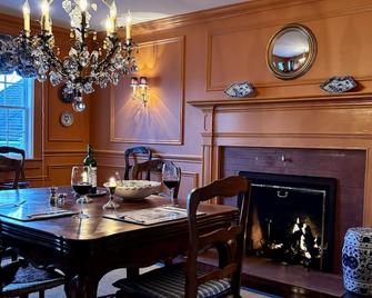 Charming 1830s home steps from the Algonquin Hotel with Ocean Views - Saint Andrews - Dining room