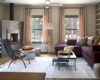 Bavarian Chalet | Ski-In, Ski Out | 3 Bedrooms | 3.5 Baths | Kachina Village - Arroyo Seco - Living room