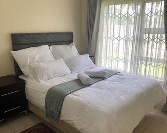 Berony Guesthouse, A Home Away From Home - Harare - Bedroom