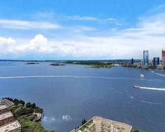 Luxury Manhattan Condo 3 Month Minimum Stay - New York - Outdoors view