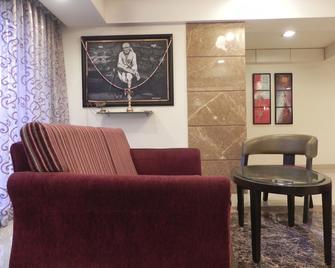 Hotel Reeva Suites - Shirdi - Living room