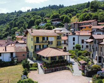 Hotel Bb Villa Orchidea - Stresa - Building