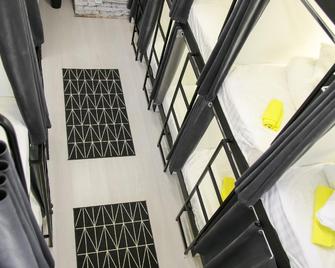 Atmosphere Capsule Hotel - Tjumen - Aufgang