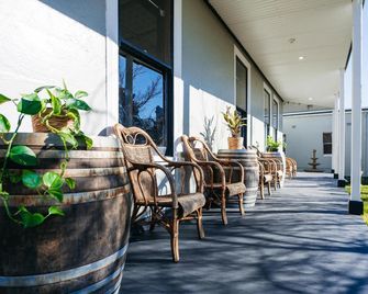 Hotel Etico at Mount Victoria Manor - Mount Victoria - Патіо
