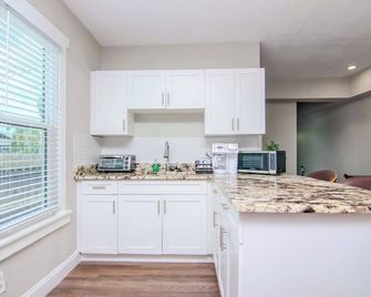 4 Seasons of Fall in Tampa Heights - Unit 2 - Tampa - Cocina