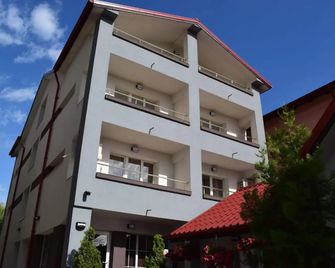 Fast Airport Accomodation - Отопені - Будівля