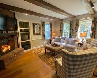 Secluded And Private Mountain Retreat on 70 acres 9Br/8Ba Hot Tub, Ponds, River - Londonderry - Living room
