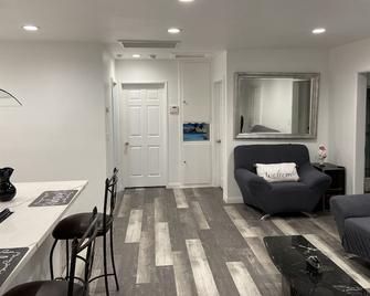 Beautiful 4 bedroom 2 bathroom house - Gardena - Restaurant