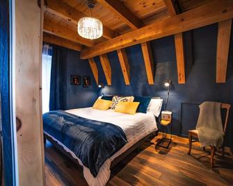 Timber A-Frame Cabin on French River - French River - Bedroom