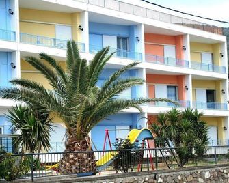 Helen Hotel - Póros - Gebouw