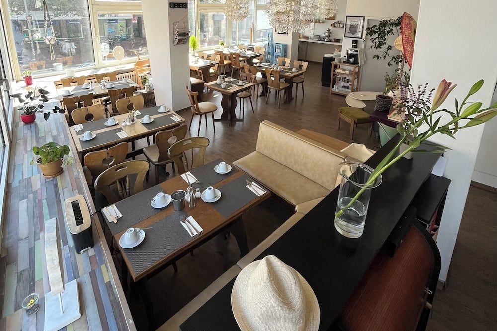 فندق شفارزر بار - هانوفر - مطعم