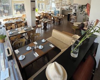 فندق شفارزر بار - هانوفر - مطعم