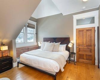 Ajax Loft apts - Telluride - Bedroom
