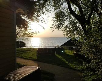 Live on the Lake! 3 Bdr, huge living room, fire pit, cabana, SUNSETS and FUN! - Hamburg
