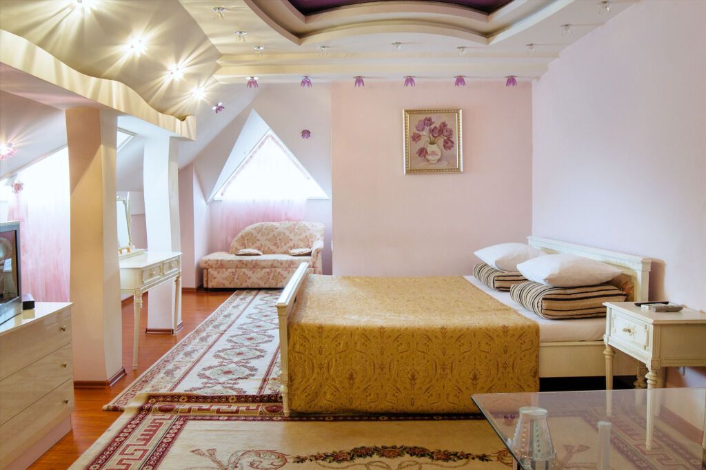 إيزيو بالاس هوتل - تشيسيناو - غرفة نوم