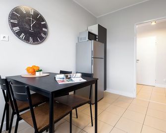Kairos Apartments - Friends - darmowy Parking, blisko centrum - Глівіце - Їдальня