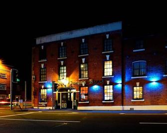 Three Queens Hotel - Burton upon Trent - Building