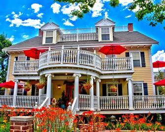 Big Yellow Inn - Cedar City - Building