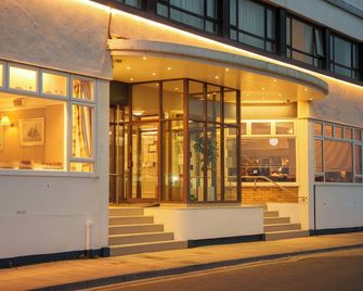 Trouville Hotel by Compass Hospitality - Sandown - Bina