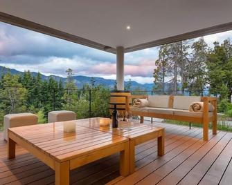 Hotel Alto Traful by DON - Villa Traful - Balcony