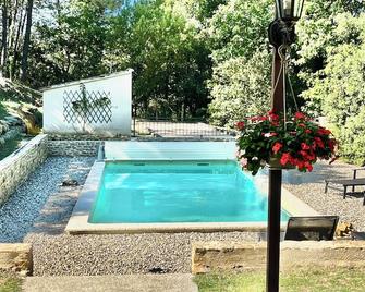Les 7 Amandiers - Maison de Famille, Proche du Cœur du Village de Saint Montan - Saint-Montan - Pool