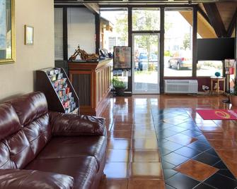 Perry Inn & Suites By Capital O National Fairground Ga I 75 - Perry - Lobby
