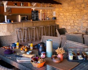 Le Mas de Gleyzes - Charme Authentique & Détente avec Piscine - Collias - Bar