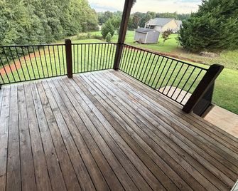 3-bedroom house in fabulous Gaffney with a spacious back yard - Gaffney - Balcón