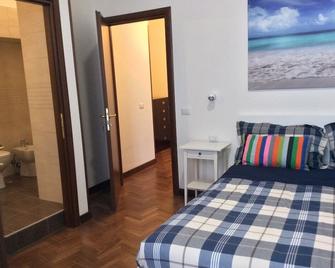 B&B Fuori Dal Porto - Civitavecchia - Bedroom