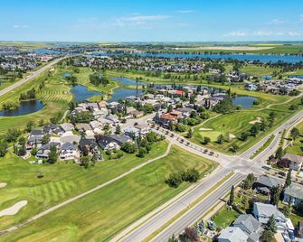 Lake Community Hideout - Chestermere - Outdoors view