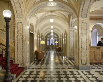 Qc Terme Grand Hotel Bagni Nuovi - Bormio - Flur
