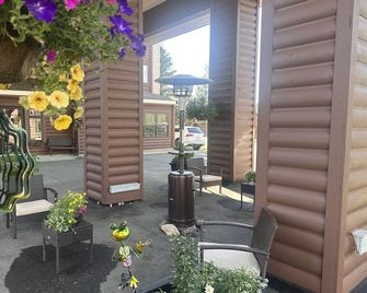 Yellowstone Lodge - West Yellowstone - Patio