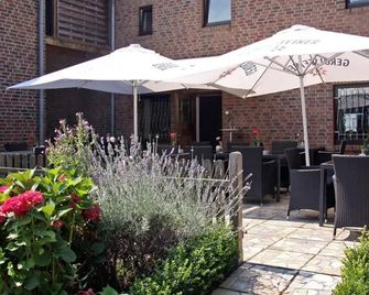 Hotel Schwarzer Adler - Moers - Binnenhof